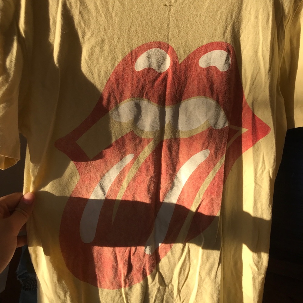 2/$20🦋ROLLING STONES TEE - Picture 2 of 3